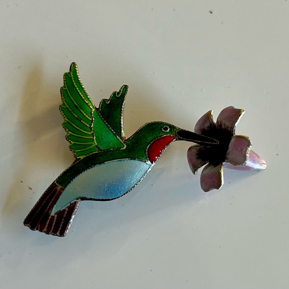 Sweet petite old vintage enameled sterling silver hummingbird pin